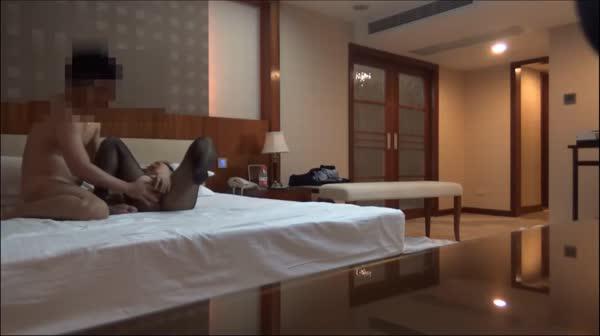 91康先生张倩琳正面拍摄